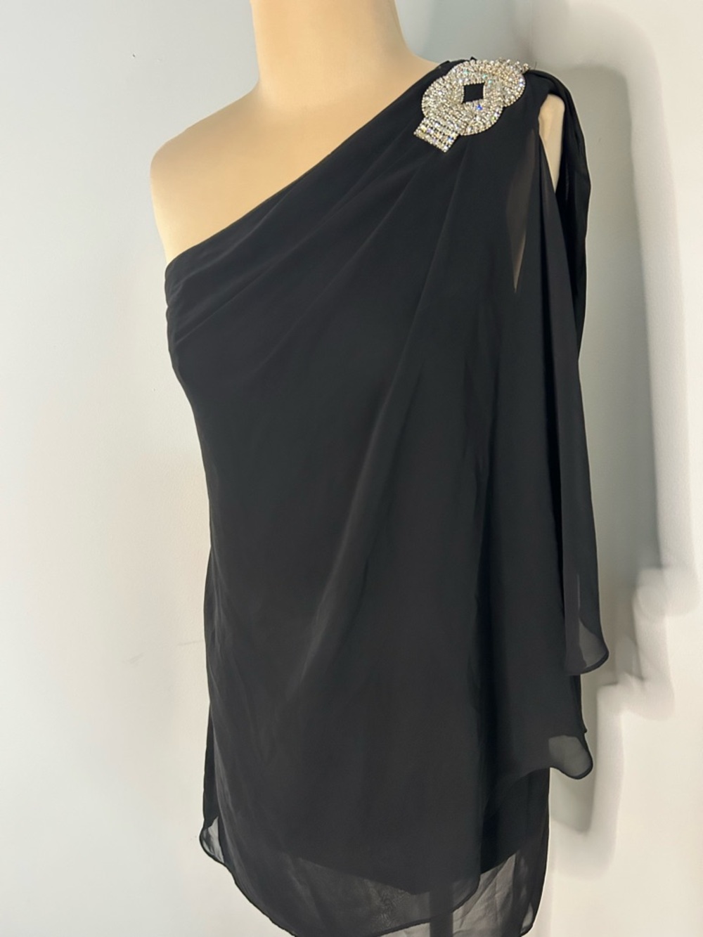 Xscape Black One-Shoulder Chiffon Evening cocktail Dress with Rhinestone Brooch - Picture 2 of 11